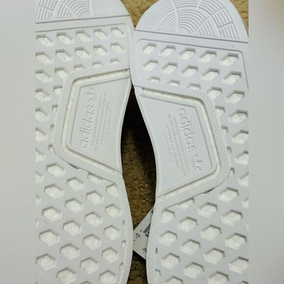 NWT Adidas Originals NMD R1 Big Kids Sneakers in Wonder Beige/White Sz 7 - Picture 16 of 16